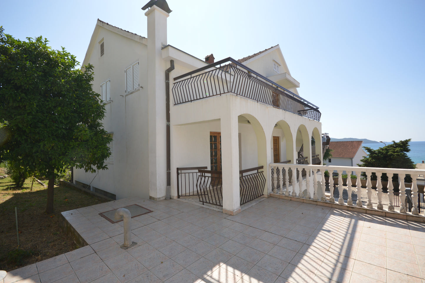 Large House With Studio Apartment & Sea View In Heart Of Igalo