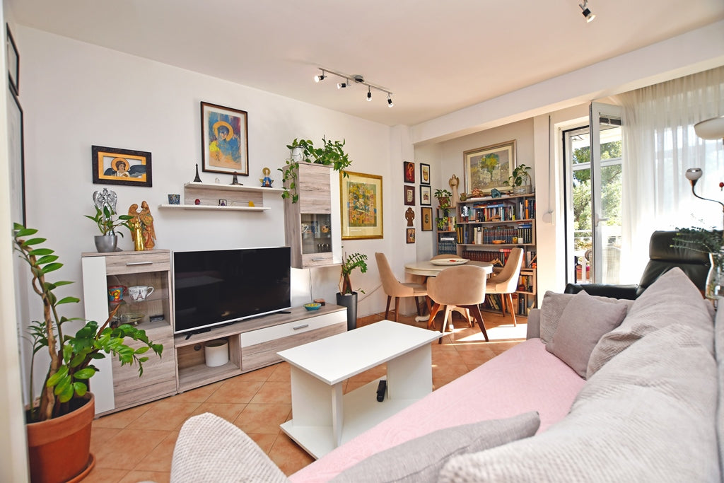 Charming Sea-View Apartment with Large Terrace In Herceg Novi