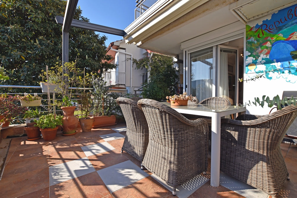 Charming Sea-View Apartment with Large Terrace In Herceg Novi