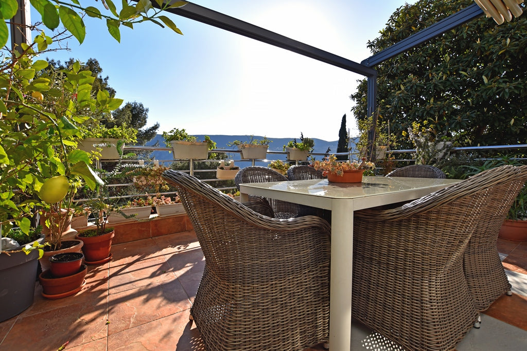 Charming Sea-View Apartment with Large Terrace In Herceg Novi