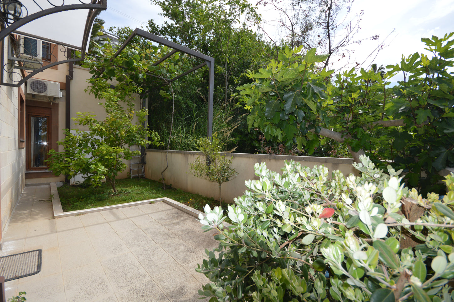 1 Bedroom Ground Floor Apartment in Zelenika With Sea View & Private Yard