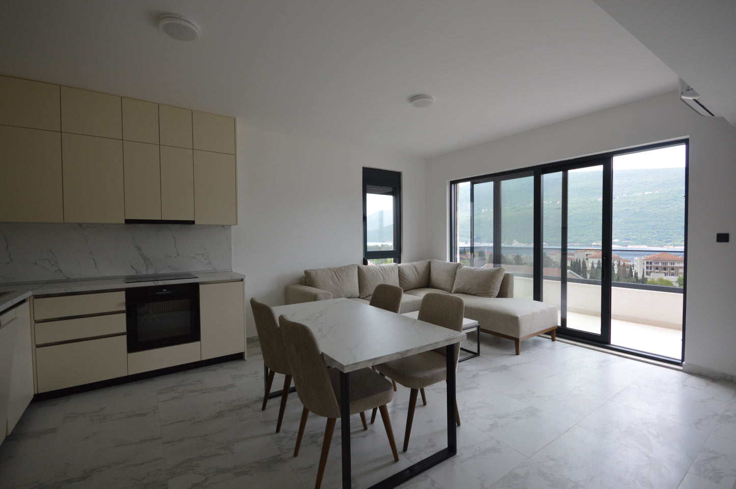 New 2 Bedroom Apartment In Kumbor 400m From The Sea With Parking