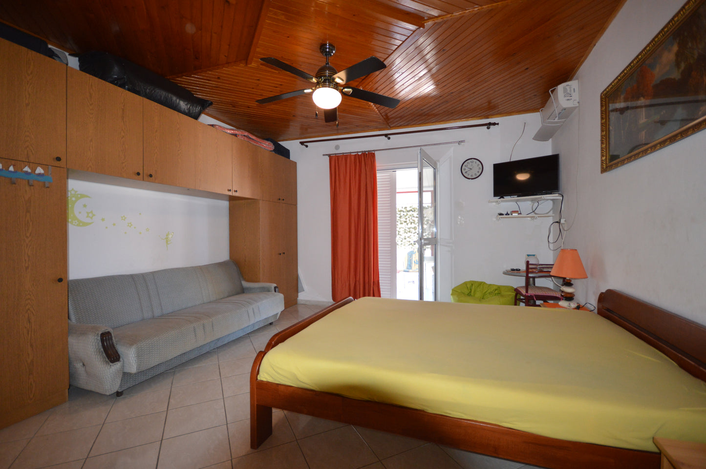 Spacious Apartment in Đenovići Just 500m From The Sea & Porto Novi