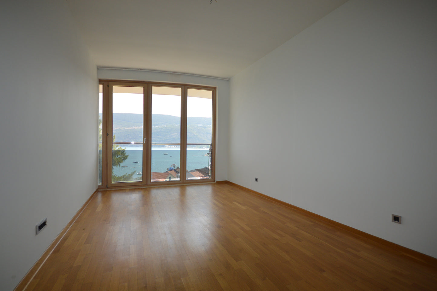 Modern 3 Bedroom Apartment in the Center of Igalo 50m from the Sea
