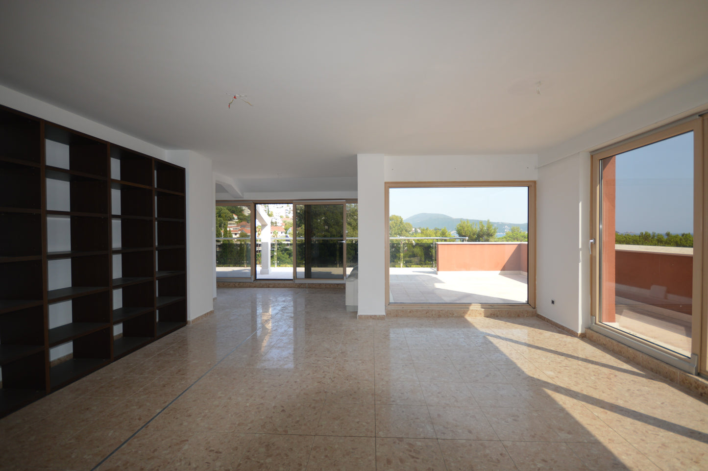 Modern 3 Bedroom Apartment in the Center of Igalo 50m from the Sea