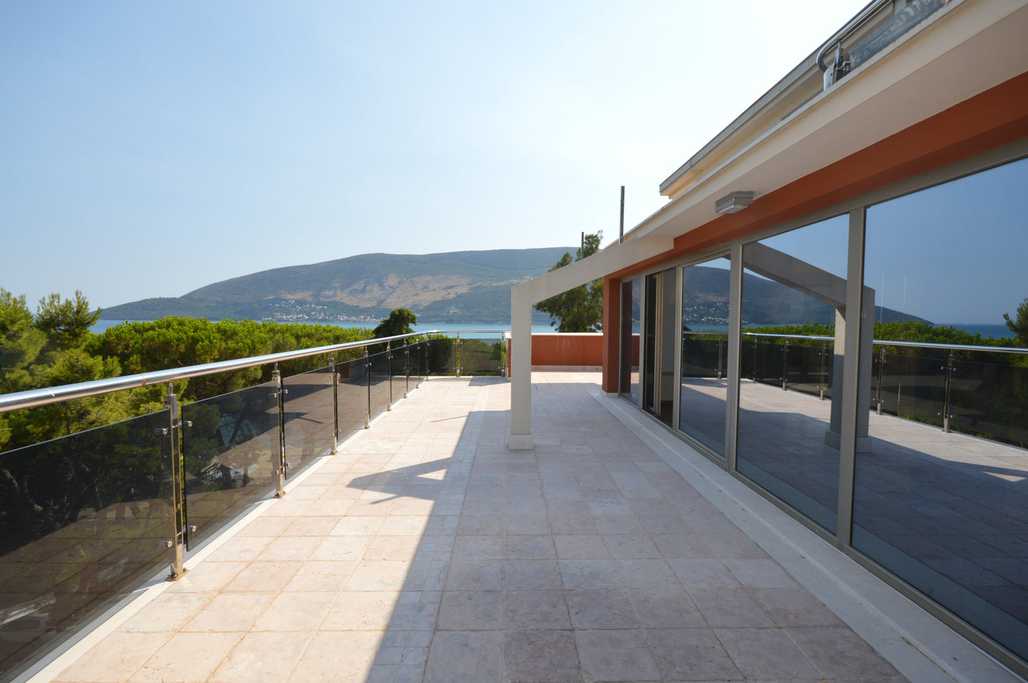 Modern 3 Bedroom Apartment in the Center of Igalo 50m from the Sea