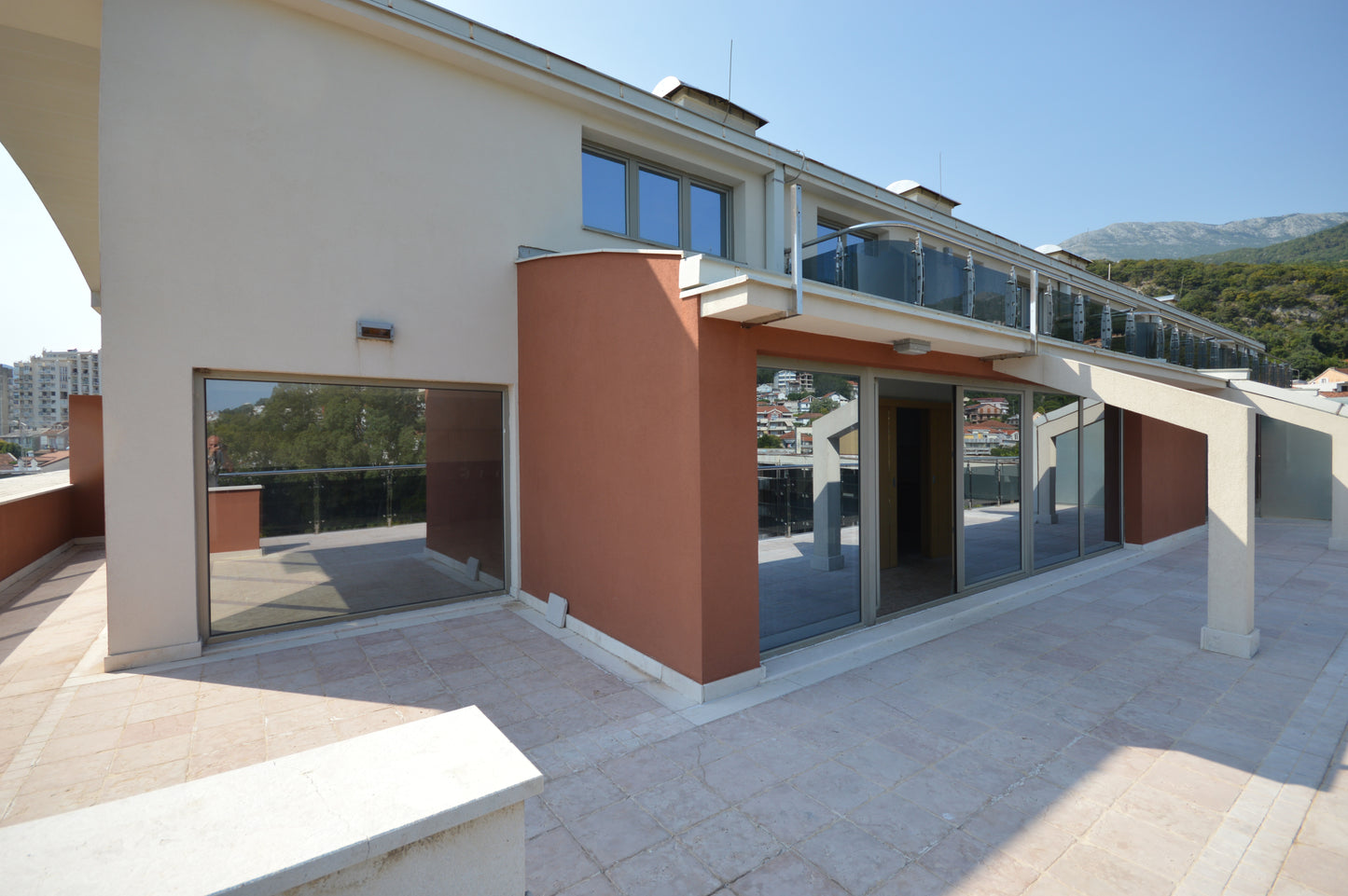 Modern 3 Bedroom Apartment in the Center of Igalo 50m from the Sea
