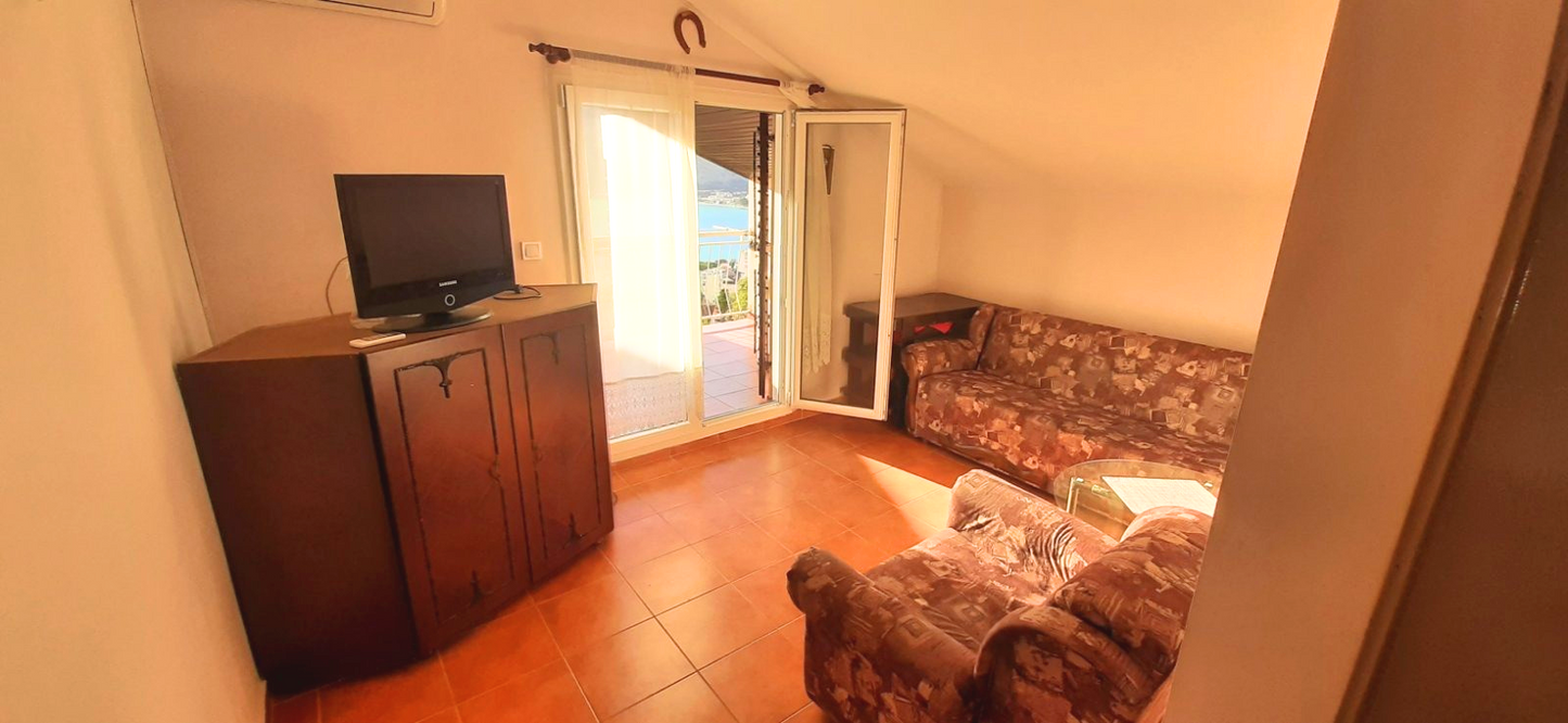 Spacious 3 Bedroom Apartment With Views Across The Bay In Heart Of Herceg Novi