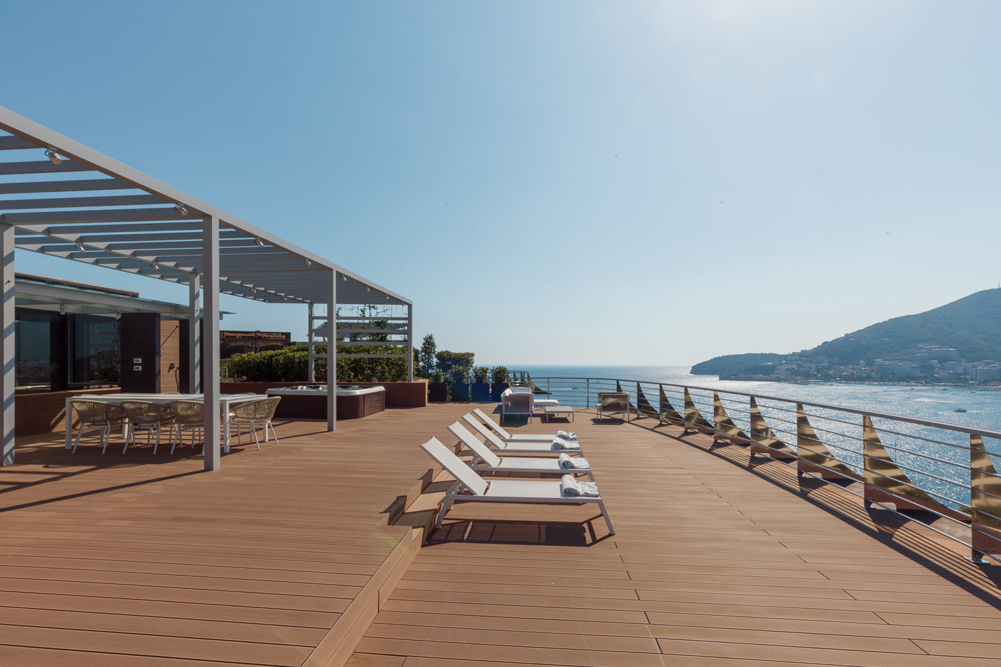 Penthouse With Panoramic Views And Jacuzzi In Budva