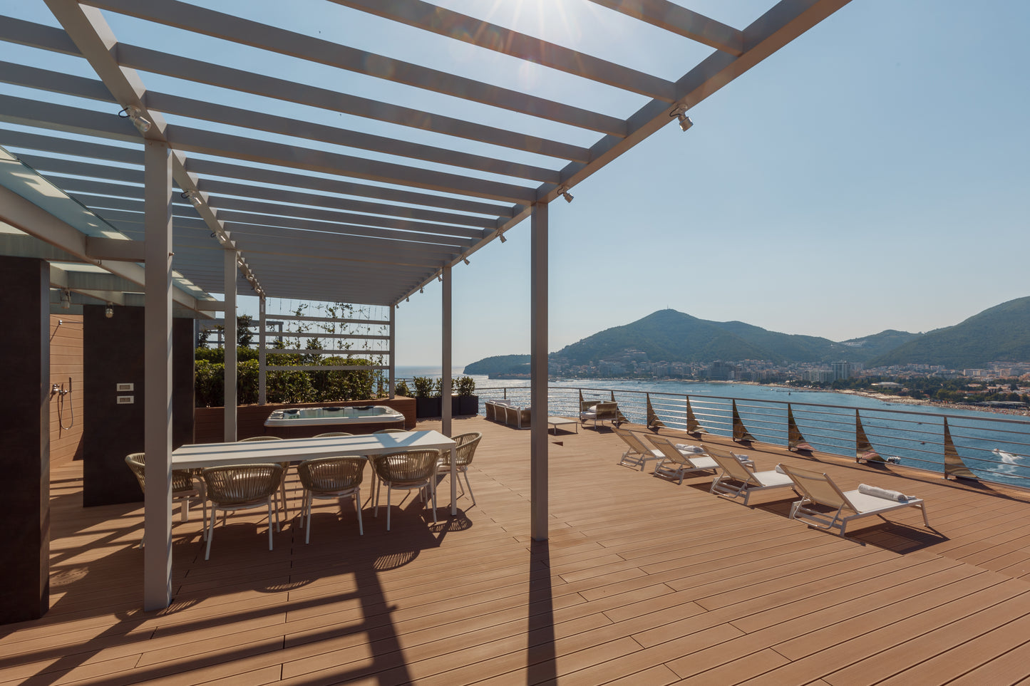 Penthouse With Panoramic Views And Jacuzzi In Budva