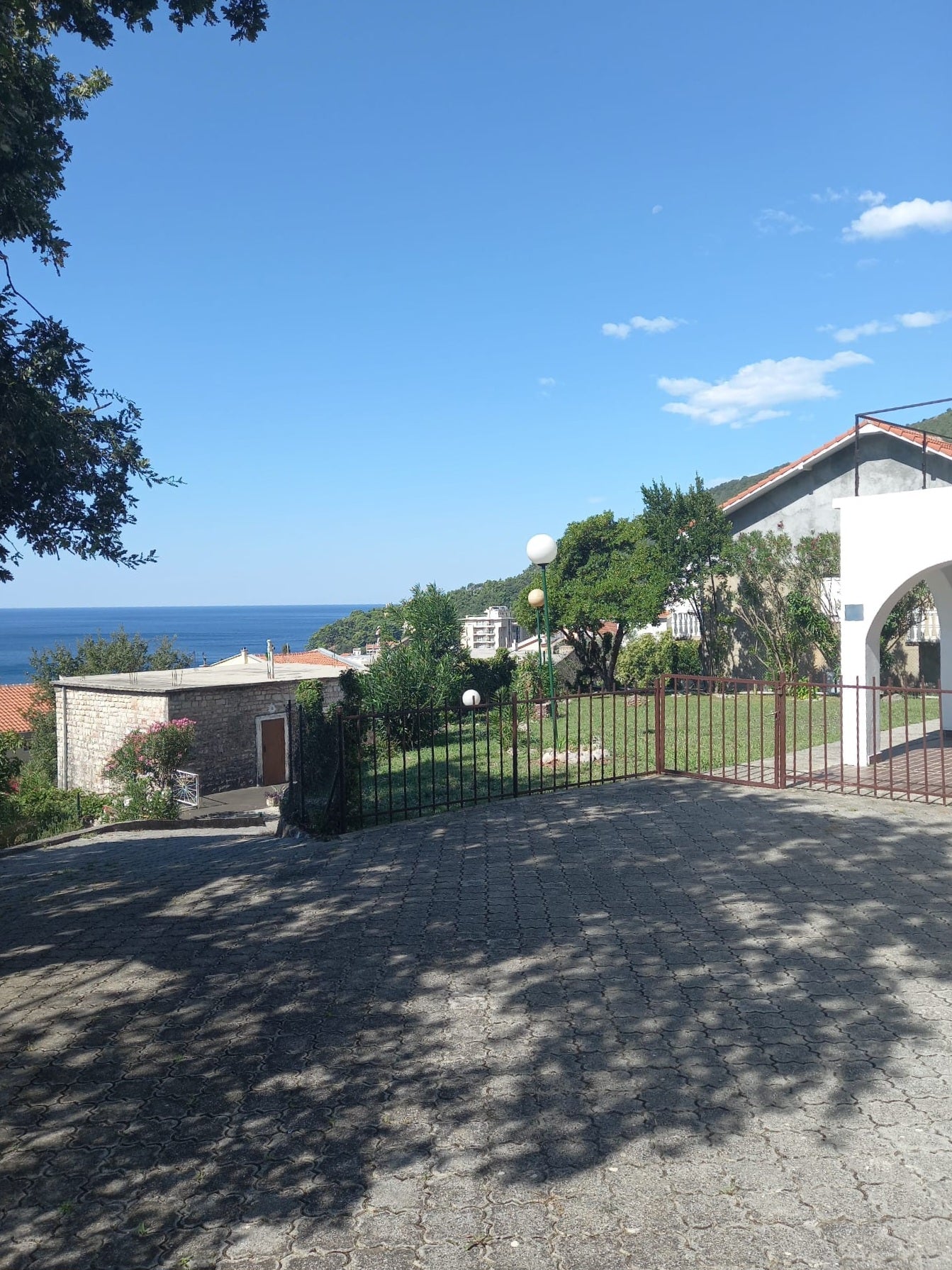 Large House In Petrovac With Sea Views And Vineyard