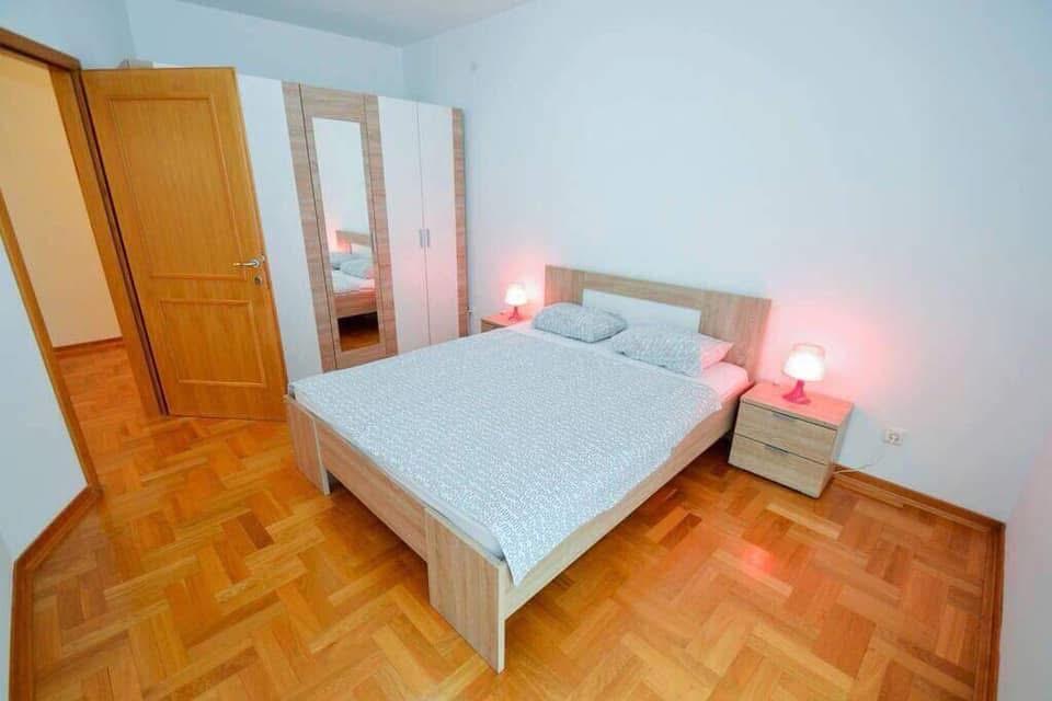 2 Bedroom Apartment In Small Complex With Pool & Parking