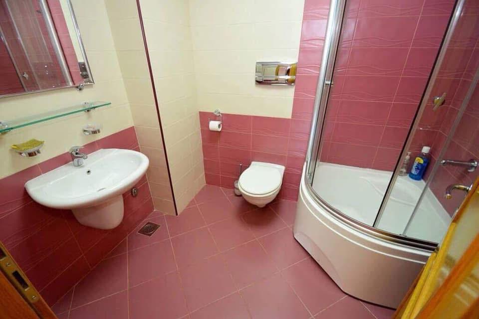 2 Bedroom Apartment In Small Complex With Pool & Parking