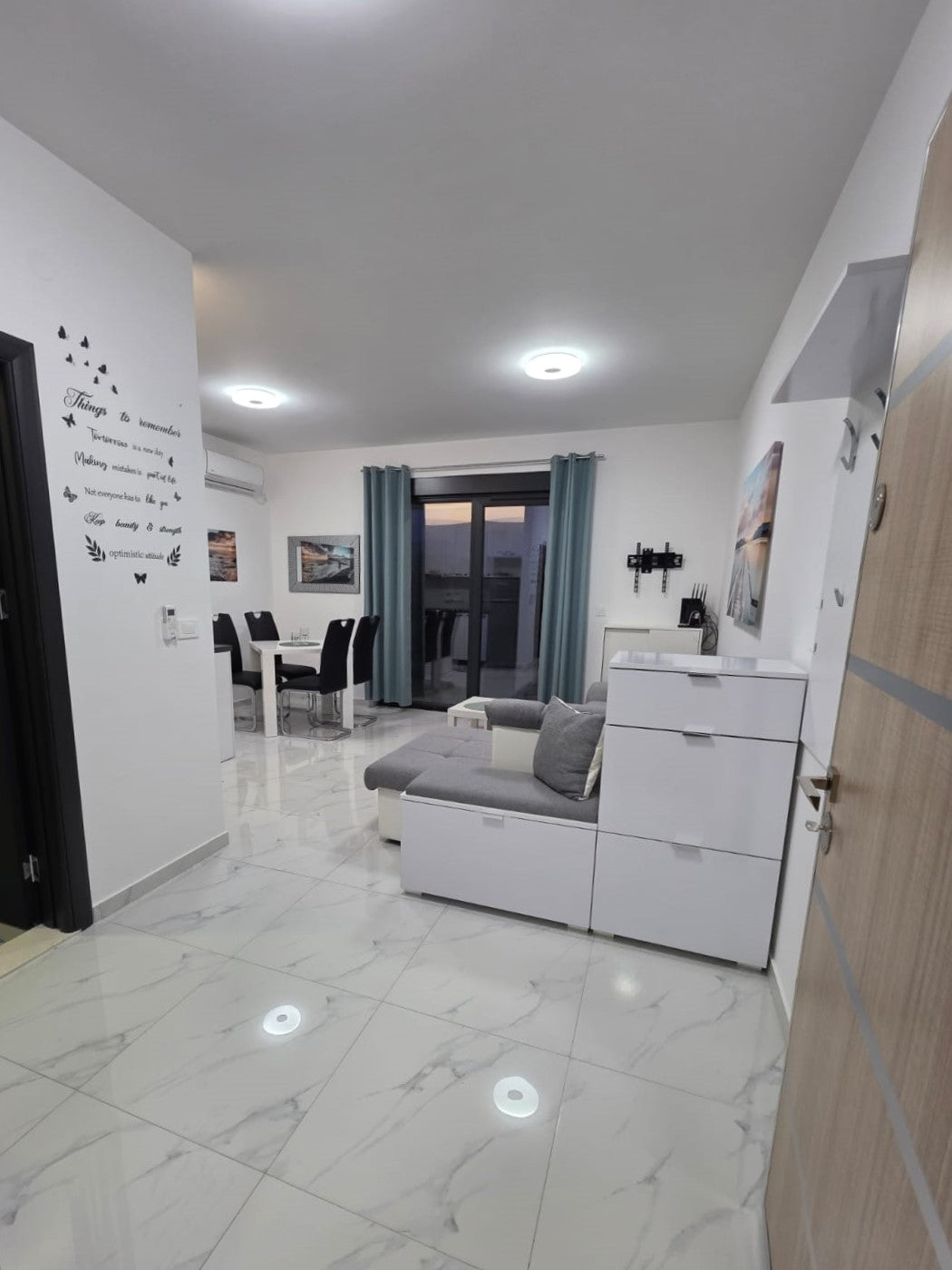 Modern 1 Bedroom Apartment With Large Terrace In Djenovici