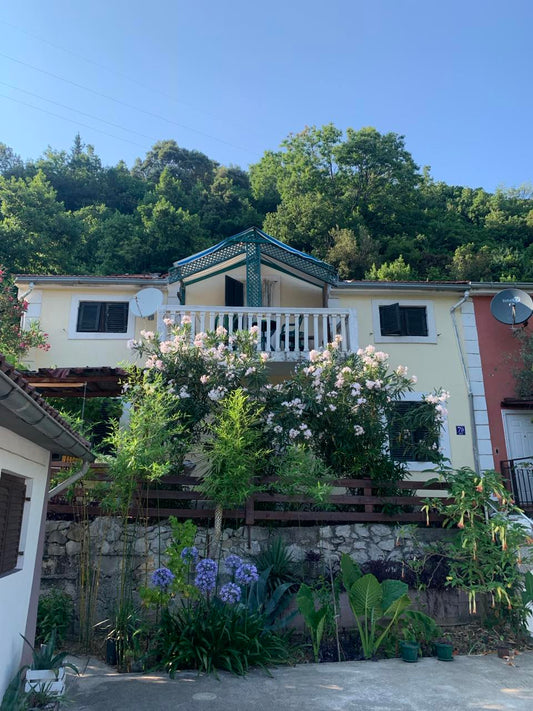 6 Bedroom House In Kamenari 500m From The Sea