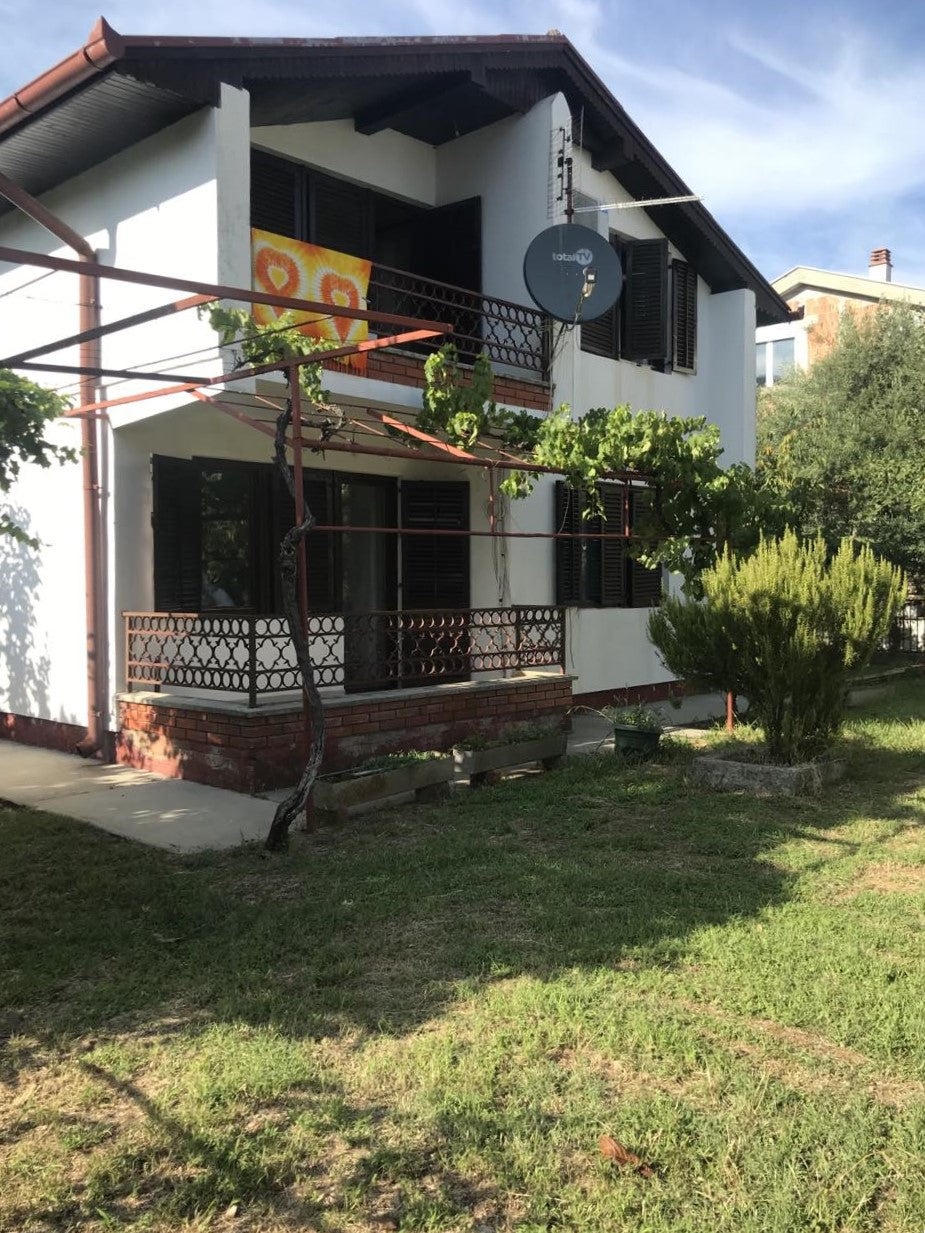 4 Bedroom House With Garden In Bijela