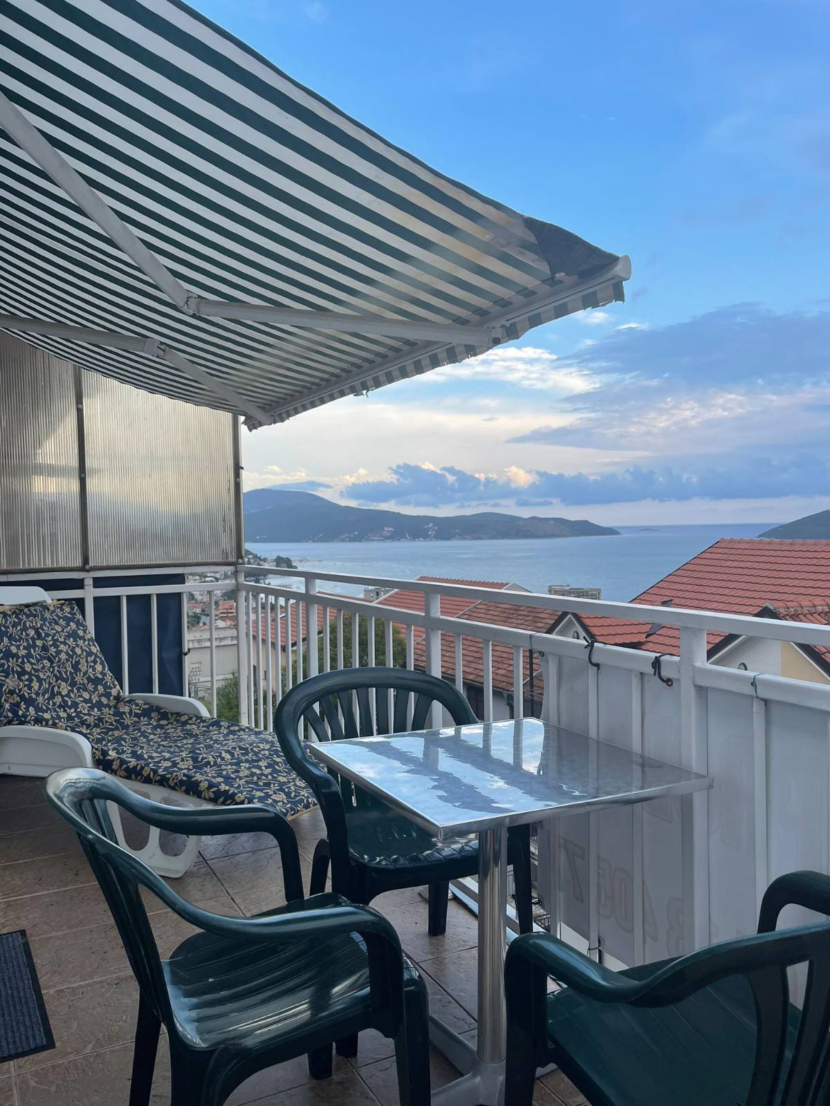 4 Bedroom House With Sea Views In Igalo, Herceg Novi