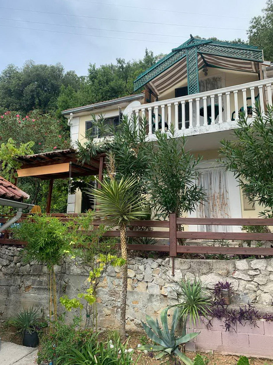 6 Bedroom House In Kamenari 500m From The Sea