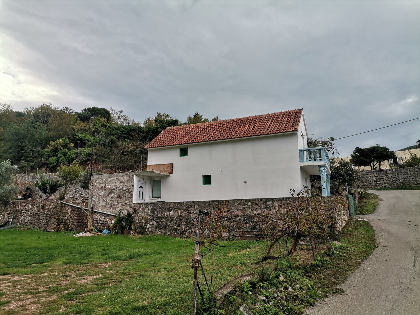 Lovely House in Budva With Garden And Sea View