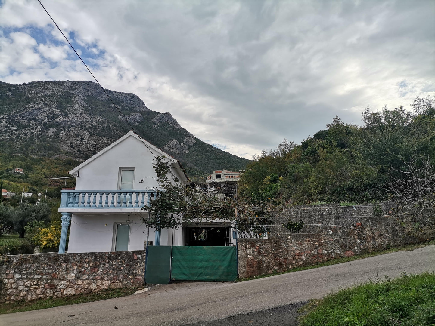 Lovely House in Budva With Garden And Sea View