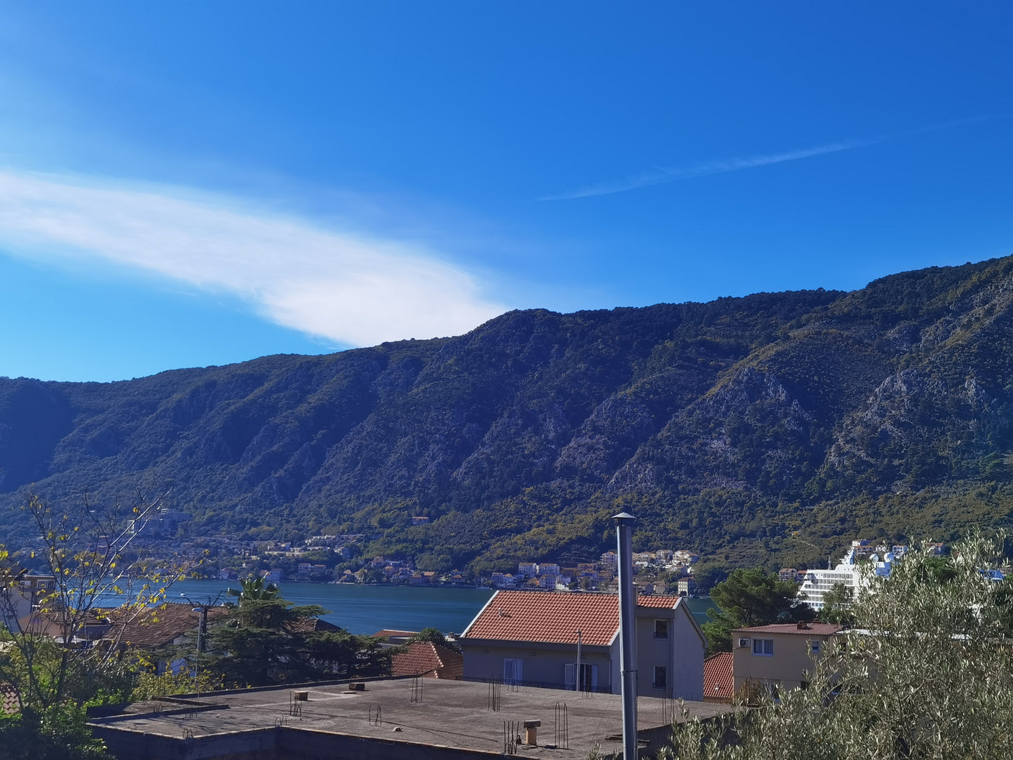 2 Bedroom Apartment With Sea View Near Kotor Old Town