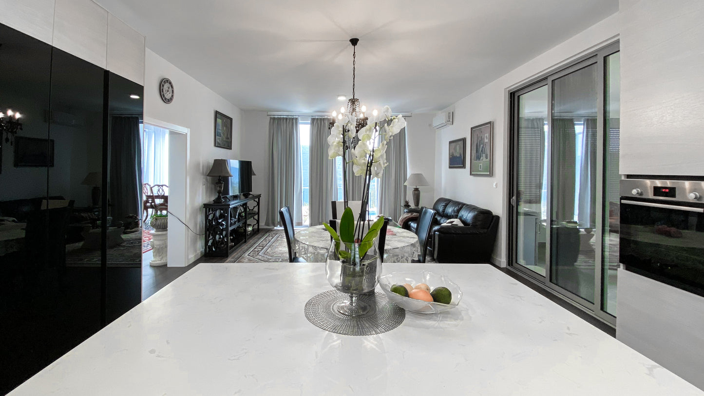 Luxury 4 Bedroom Villa With Pool & Sea View in Kumbor