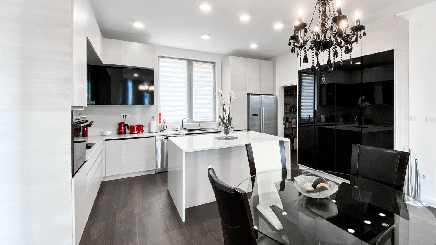 Luxury 4 Bedroom Villa With Pool & Sea View in Kumbor