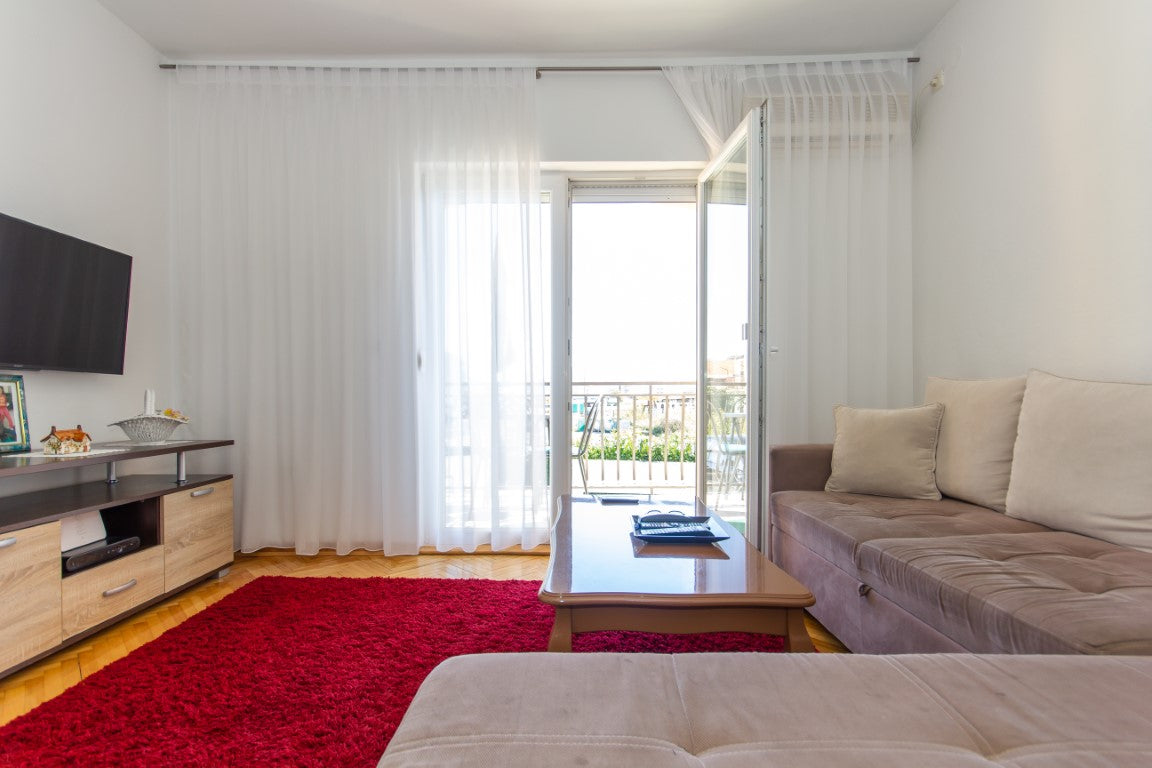 Large House With 3 Separate Apartments With Parking & Garden In Igalo
