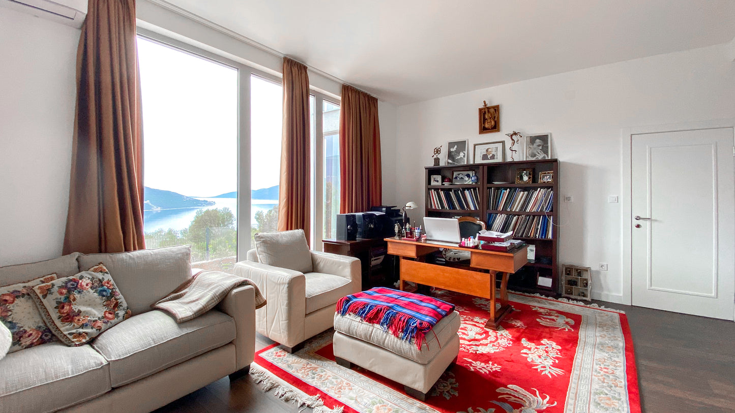 Luxury 4 Bedroom Villa With Pool & Sea View in Kumbor