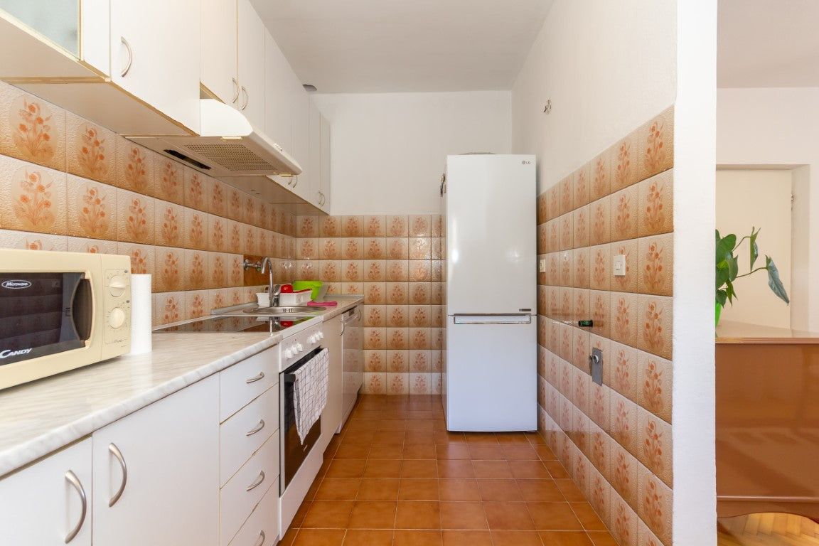 Large House With 3 Separate Apartments With Parking & Garden In Igalo