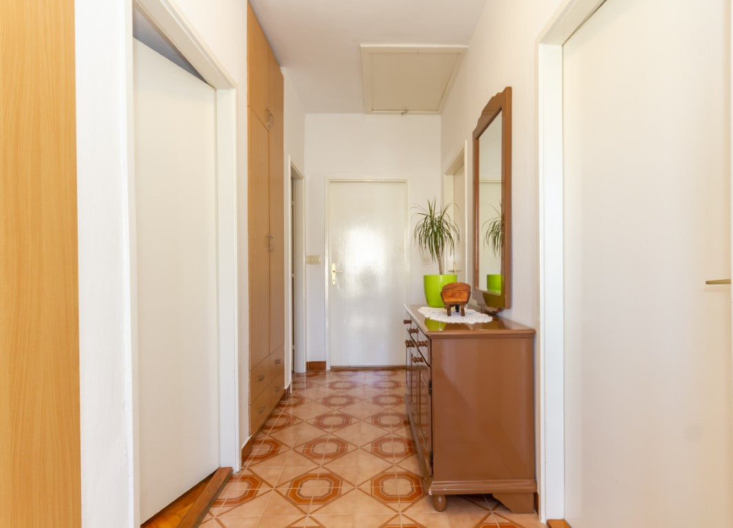 Large House With 3 Separate Apartments With Parking & Garden In Igalo