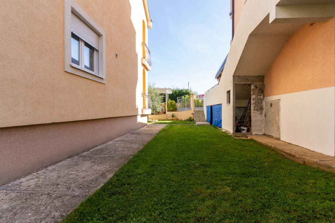 Large House With 3 Separate Apartments With Parking & Garden In Igalo