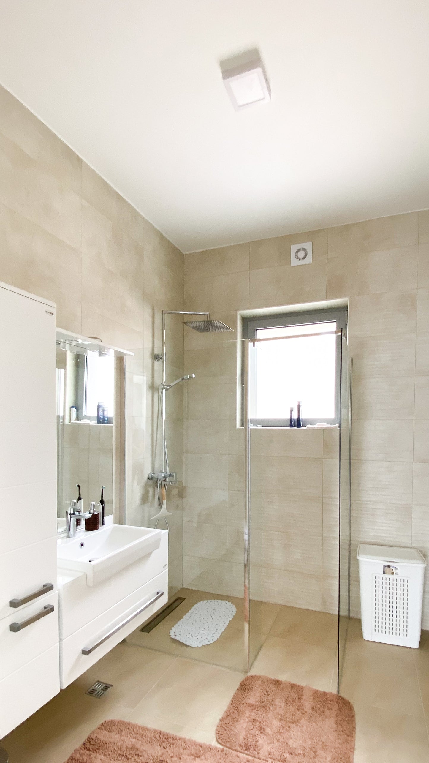 Luxury 4 Bedroom Villa With Pool & Sea View in Kumbor