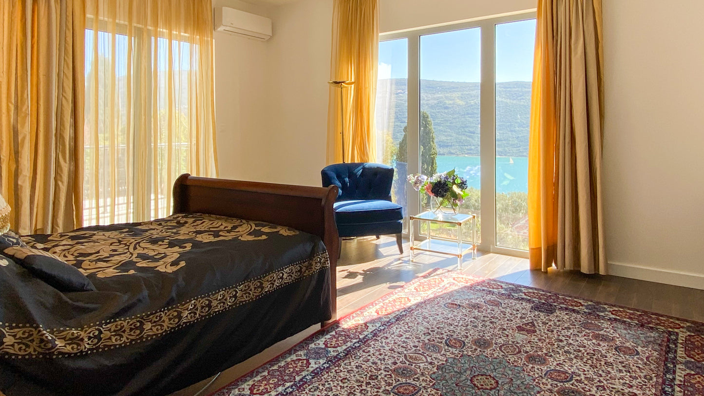 Luxury 4 Bedroom Villa With Pool & Sea View in Kumbor