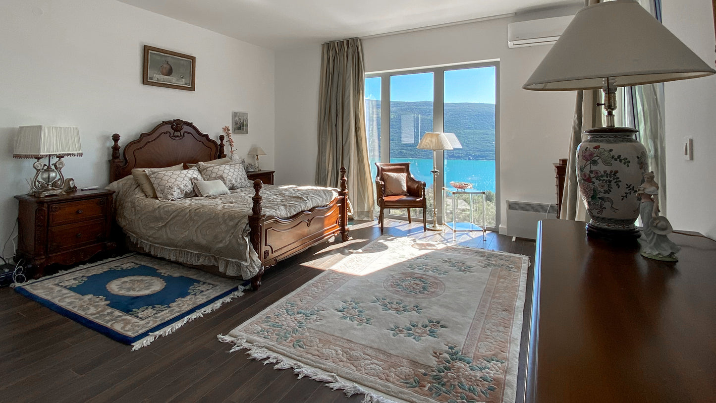 Luxury 4 Bedroom Villa With Pool & Sea View in Kumbor