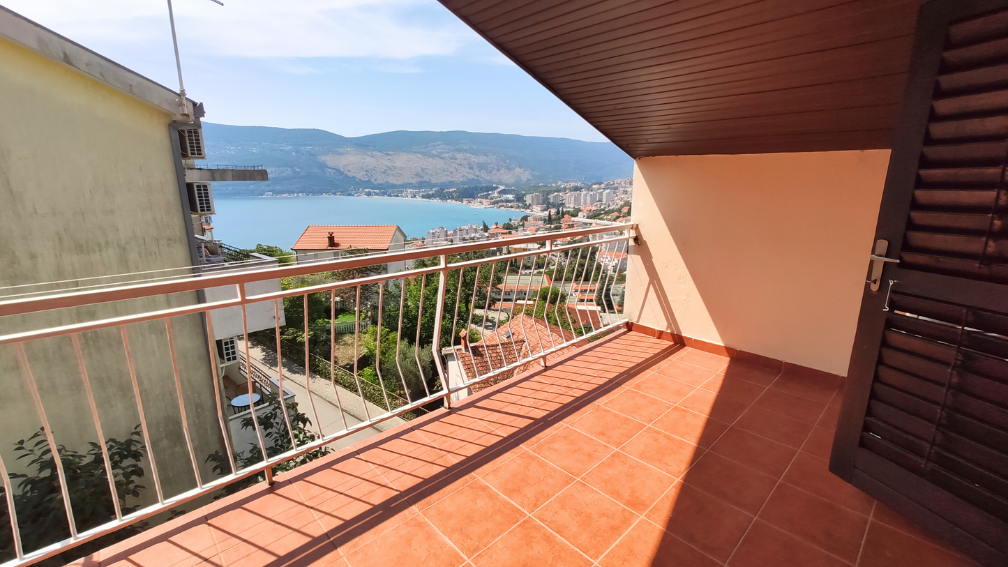 Spacious 3 Bedroom Apartment With Views Across The Bay In Heart Of Herceg Novi