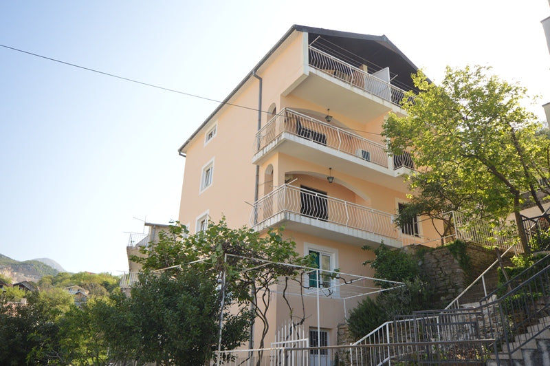 Spacious 3 Bedroom Apartment With Views Across The Bay In Heart Of Herceg Novi