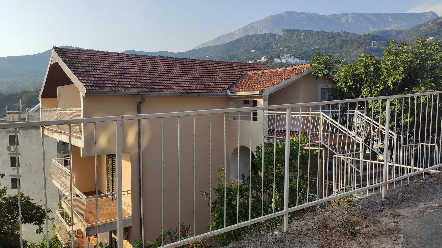 Spacious 3 Bedroom Apartment With Views Across The Bay In Heart Of Herceg Novi